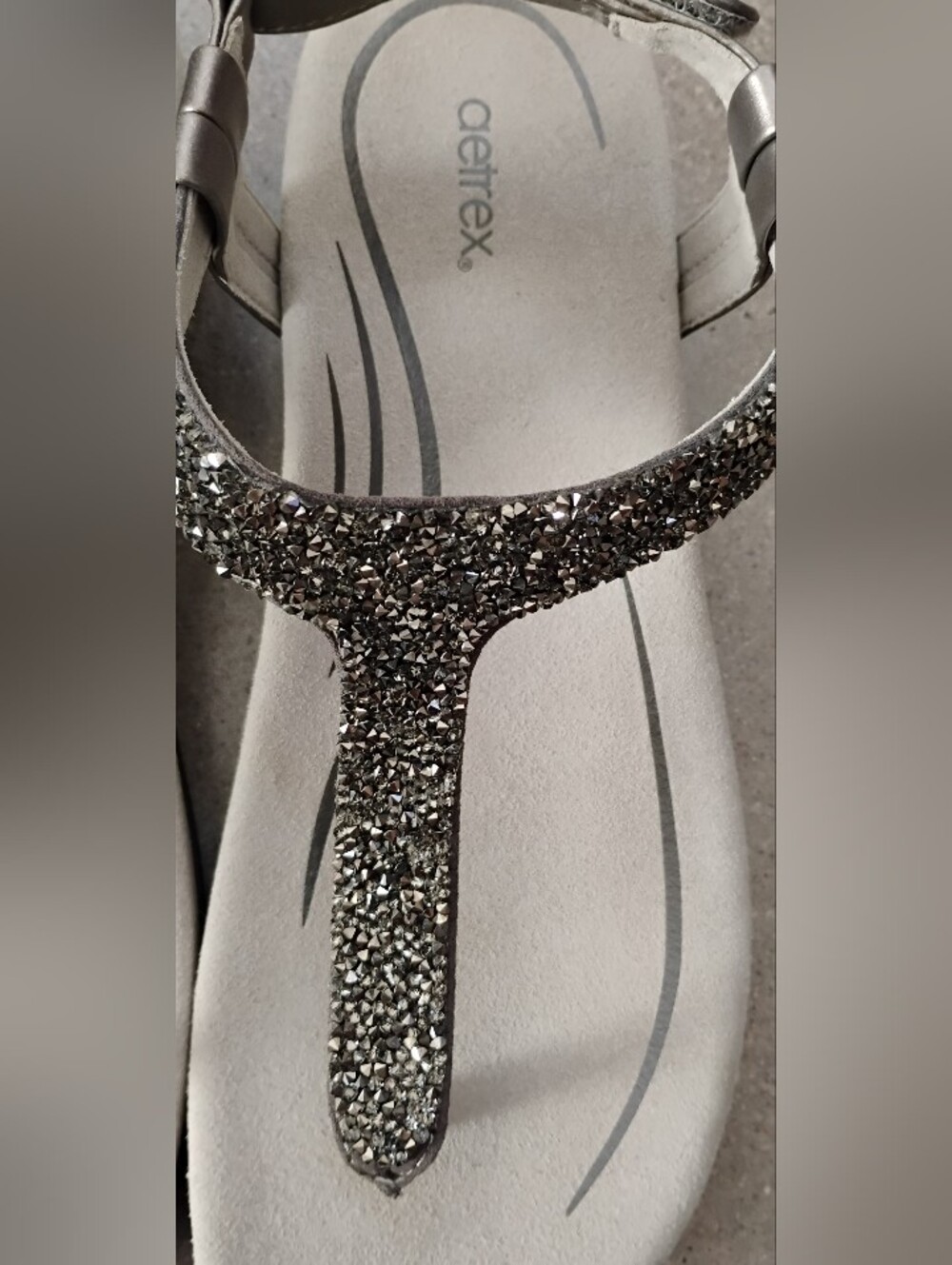 Aetrex Women's Jade Sparkle T‑Strap Sandals in Silver - Picture 3 of 5